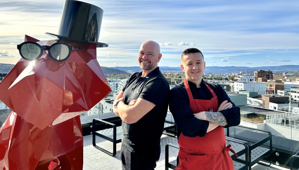 VEKST: Kjøkkensjef Ervis Qevani (til høyre) og F&B-sjef Kjetil Grindheim opplever gode tider på Radisson RED på Økern.