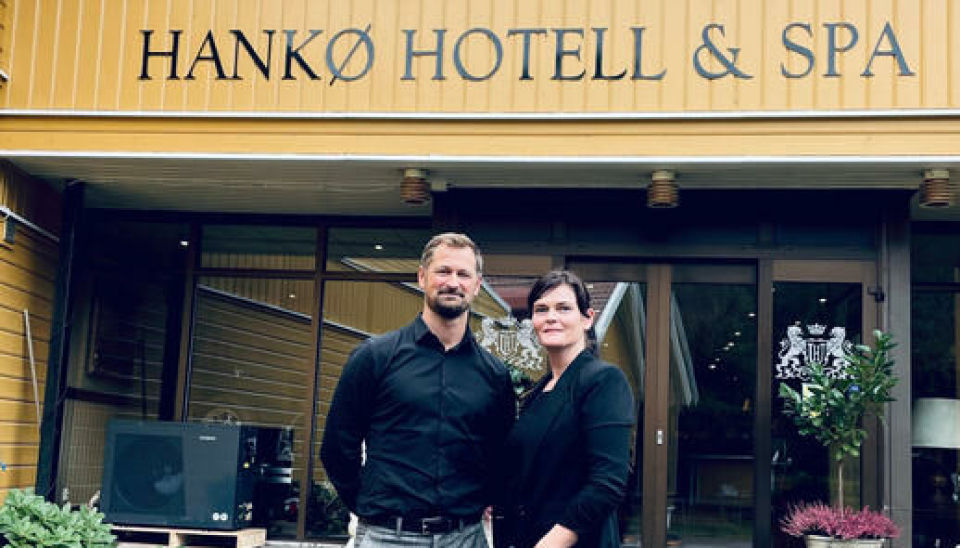 OVERTAR: Alexander og Christel Forsberg blir henholdsvis adm. direktør og salgs- og markedssjef ved Hankø Hotell & Spa. Henning Forsberg, som kjøpte sommerhotellet i 1977, har nå gitt seg.