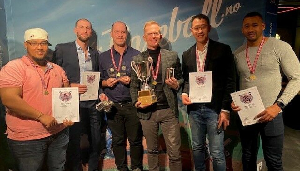 NORGESMESTERE: Det ble litt av et comeback for adm. direktør for Classic Norway Hotels-kjeden (med pokalen) i baseball: Vålerenga ble norgesmestere og nummer to i serien. NORGESMESTERE: Det ble litt av et comeback for adm. direktør for Classic Norway Hotels-kjeden (med pokalen) i baseball: Vålerenga ble norgesmestere og nummer to i serien.