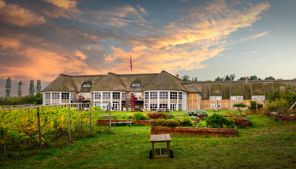 IDYLL: Hotellet på Sorø på Midtsjælland ligger feiende flott til. Hotellet med 96 rom blir nå partner-hotell med Thon Hotels.
