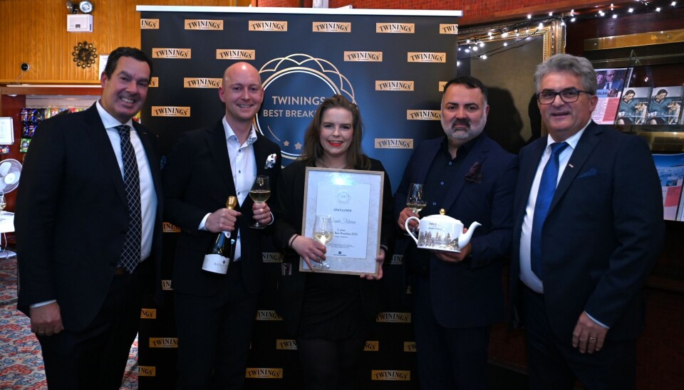 SØLV IKKE NEDERLAG: Scandic kom på 2. plass i Twinings Best Breakfast 2023. Sjefskokk Karoline Sperstad og teamet på Scandic Nidelven, flankert av direktør for mat og drikke, Morten Malting (til venstre), og distriktsdirektør Knut Sigurd Pettersen. SØLV IKKE NEDERLAG: Scandic kom på 2. plass i Twinings Best Breakfast 2023. Sjefskokk Karoline Sperstad og teamet på Scandic Nidelven, flankert av direktør for mat og drikke, Morten Malting (til venstre), og distriktsdirektør Knut Sigurd Pettersen.