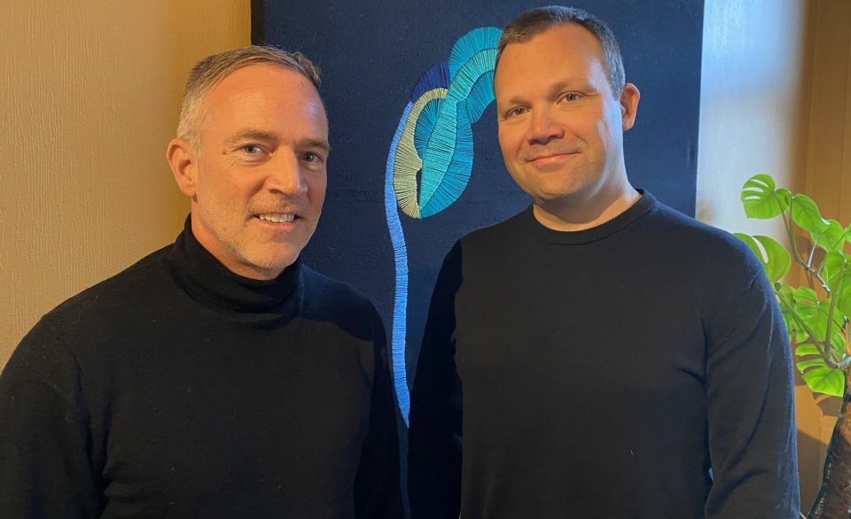 Anders Gottlieb-Nygaard (til høyre) og Max Jones har begge erfaring fra design- og reklamebransjen. Under firmaet Matter har duoen slått seg opp som leverandør av tjenester og produkter til high-end-hotellmarkedet.