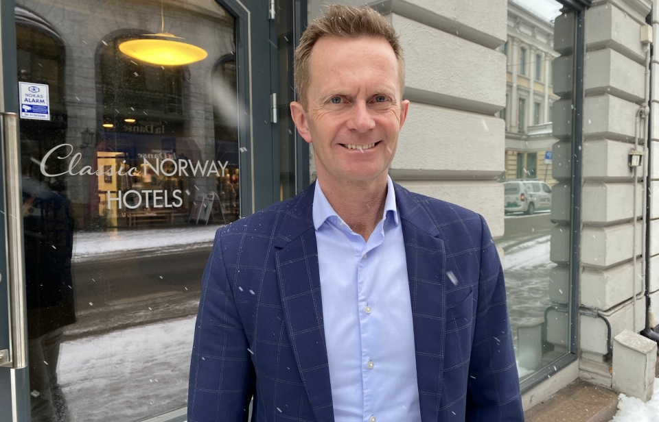 Adm. direktør i Classic Norway Hotels, Stephen Meinich-Bache, har i januar sittet fire år i sjefsstolen. 50-åringen melder om gode tall for 2023 - og røper at hotellkjeden jakter nye steder flere bestemte steder i Norge.