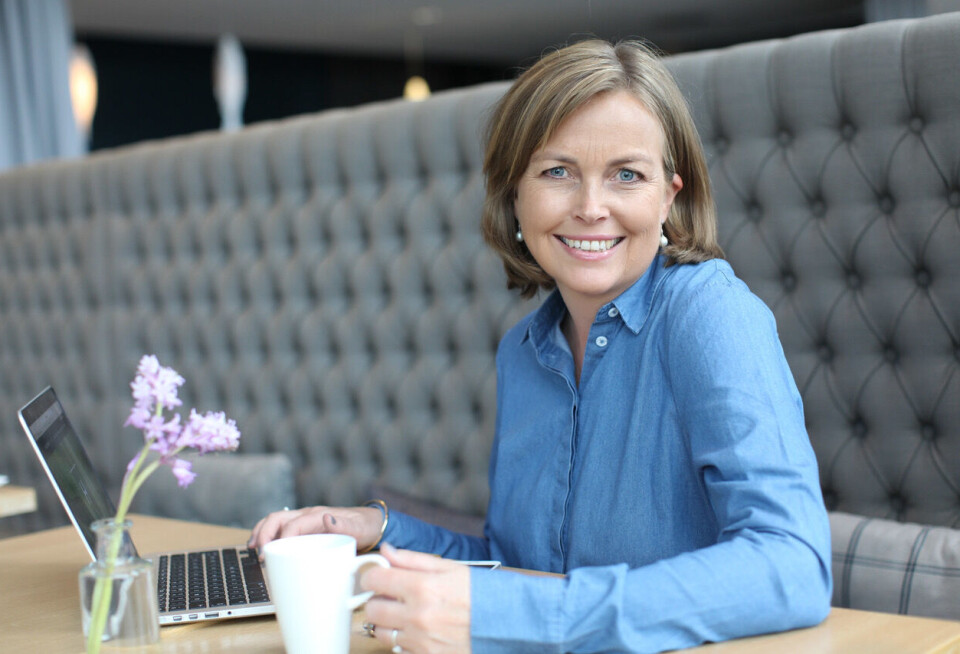 Kari Hasselknippe har jobbet en årrekke for hotell og destinasjoner, og driver nå sitt eget konsulentfirma. I et innlegg på LinkedIn skryter hun veldig av fargevalgene hos Hotel Riviera i Moss.