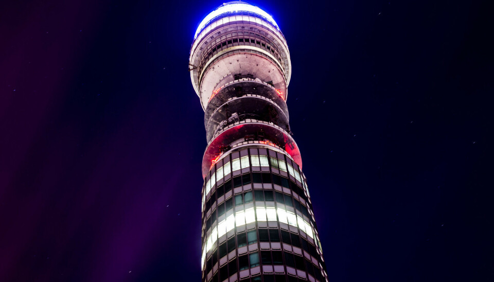 BT Tower rager høyt over de fleste andre bygninger i London.