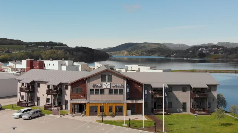 Slik ser hotellet ut i dag. Uttrykket vil være helt annerledes etter oppussingen, sier eieren.