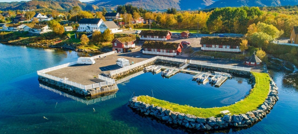 Ni turistanlegg til salgs i samme fylke