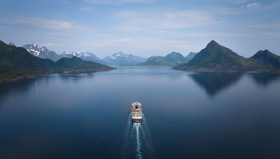 Hurtigruten utenfor Stamsund.