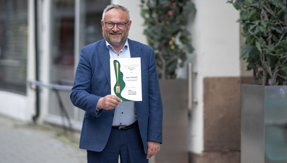 Bent Stiansen har gitt ut en rekke kokebøker, og omtales som en av Norges beste formidlere av matbordets gleder.