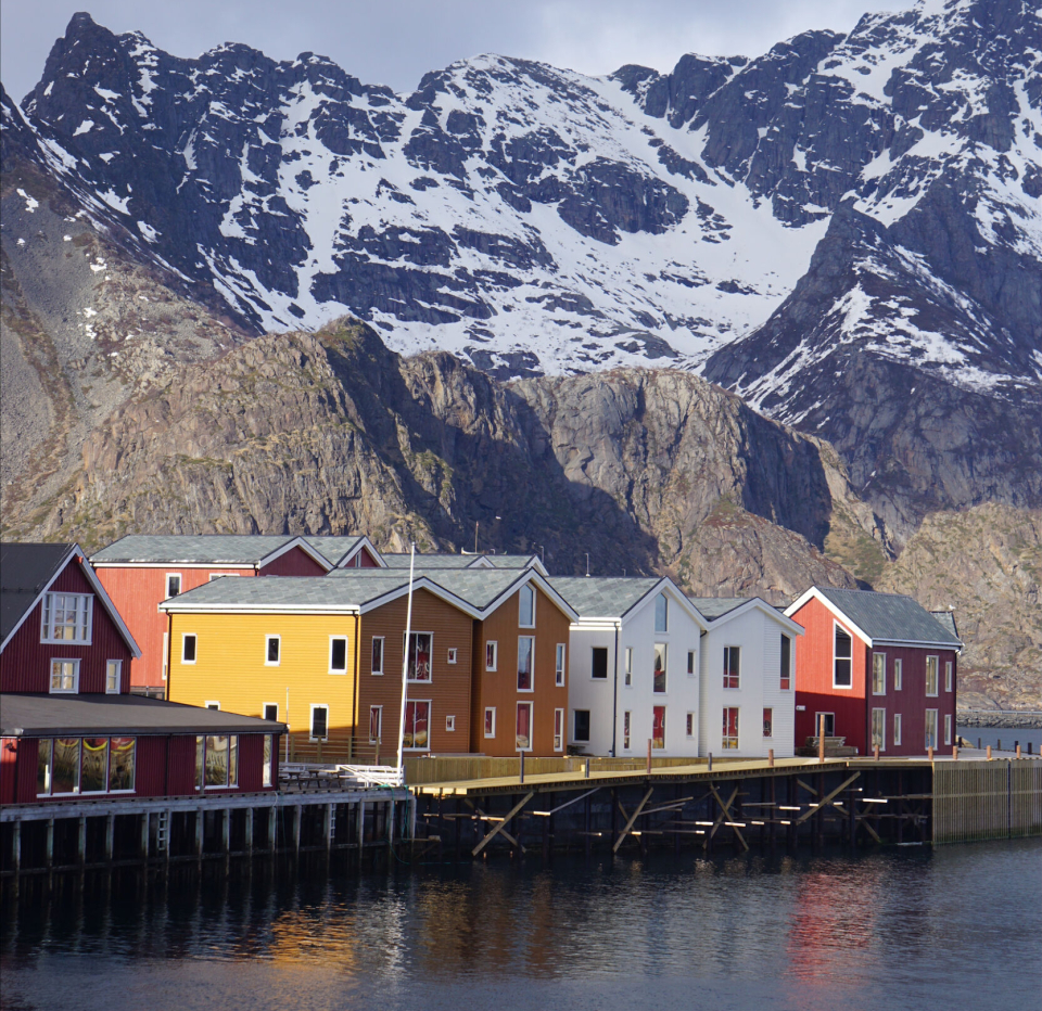 Henningsvær Bryggehotell åpner 1. juli 2024.